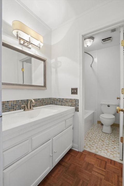 Upstairs hall bath